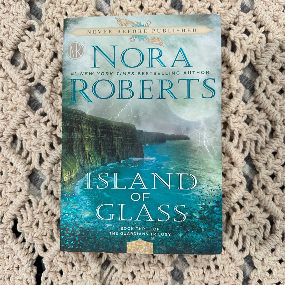 ISLAND OF GLASS Nora Roberts’ Book 3 of the Guardian Trilogy